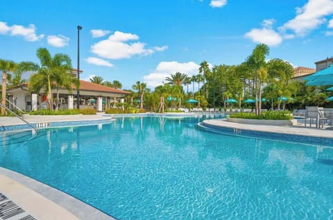 Take a dip in this stunning resort-style pool surrounded by lush palm trees and sunny skies. Perfect for relaxation or family fun, it's an ideal spot to unwind after Orlando adventures. Book now and enjoy your dream vacation!