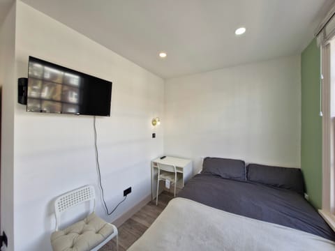 WiFi (free), bed sheets
