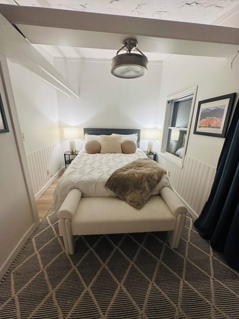 Cozy and comfortable Queen bedroom 
