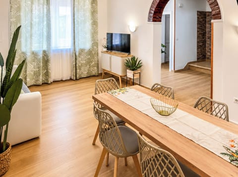 House | Dining