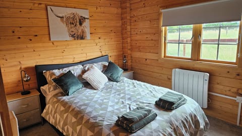 3 bedrooms, WiFi (free), bed sheets
