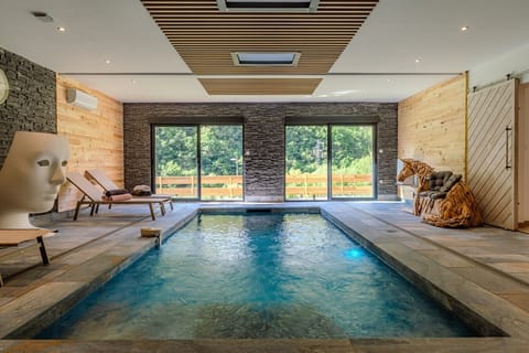 Piscine intérieure chauffée –  Chalet Fontpédrouse Pyrénées