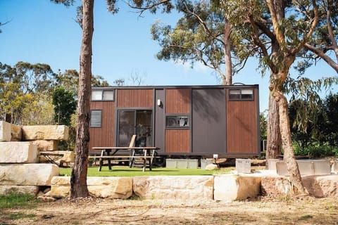 Cockatoo with double loft which can sleep 4 - 5 people. 