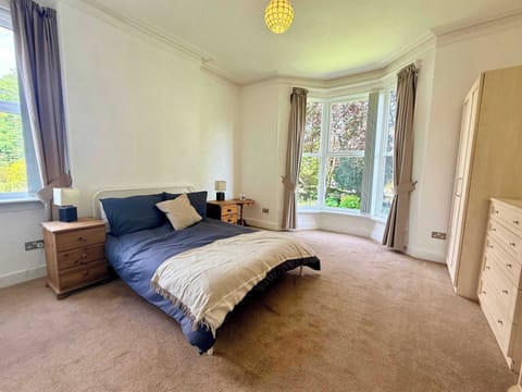 Light spacious double bedroom