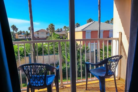 Condo, 2 Bedrooms | Property grounds