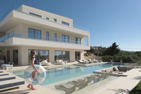 A design-forward retreat blending nature, privacy, and family-friendly amenities