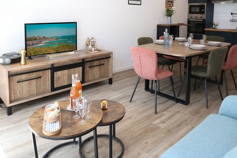 A modern, light-filled living area with a lounge area, a cosy dining room and a fully fitted kitchen.