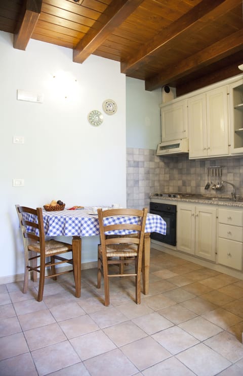 Double or Twin Room, 1 Bedroom (Two Levels) | In-room dining