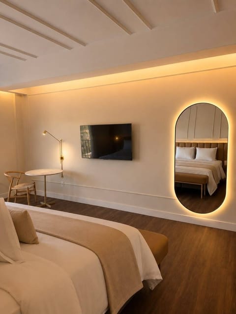 Minibar, in-room safe, laptop workspace, WiFi (free)