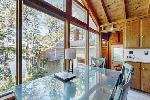 Cottage, Multiple Beds, Fireplace (Peaceful Day Dreamer) | 2 bedrooms, individually decorated, individually furnished, bed sheets