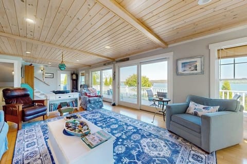 House, Multiple Beds (Clark Cove) | Living area