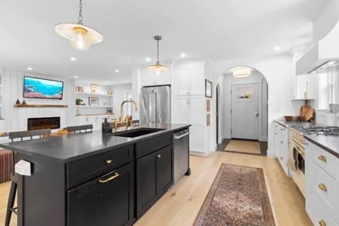House, Multiple Beds, Garden View (Birch Tree Retreat) | Private kitchen