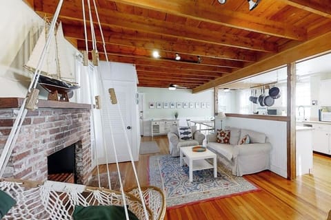 House, Multiple Beds, Garden View (Firehouse Cottage) | Living area