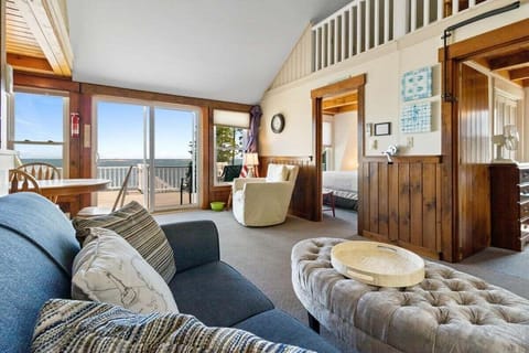 Cottage, Multiple Beds (Little White Caps) | Living area
