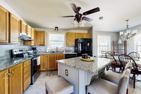 House, Multiple Beds (North Star) | Private kitchen
