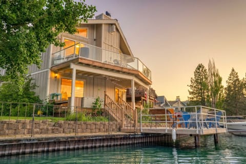 Boat dock: Waterfront access