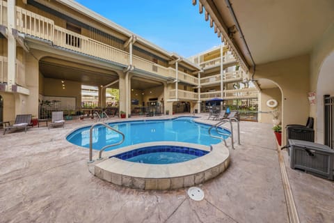 Relax Beside The Sparkling Resort Hot Tub