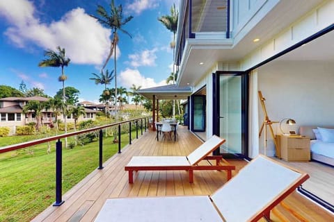 Relaxing Lanai With Tropical Views