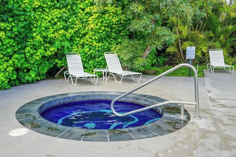 Plantation Hale Community Hot Tub