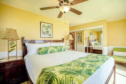Cozy Bedroom With Warm Island Style