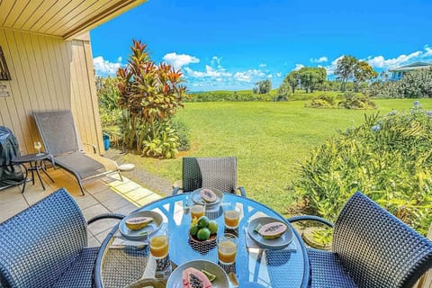Outdoor Dining Surrounded By Tropical Beauty