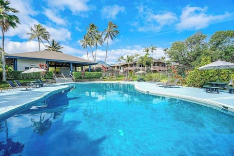Relax by the largest condo pool on the North Shore, complete with poolside BBQ grills for easy family dining.