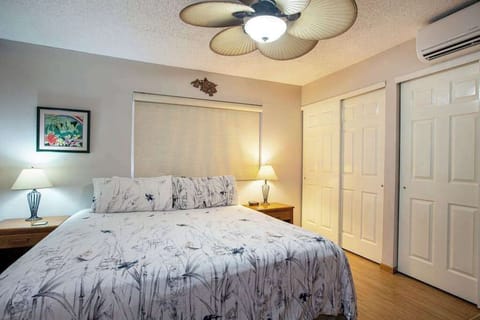 Comfortable bedroom with a relaxing island feel