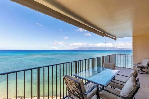 Private lanai - glorious views of the tropical waters of the Pacific Ocean.  Unwind with a glass of wine and the ocean breeze.