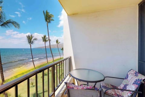 Private Oceanfront Balcony Retreat