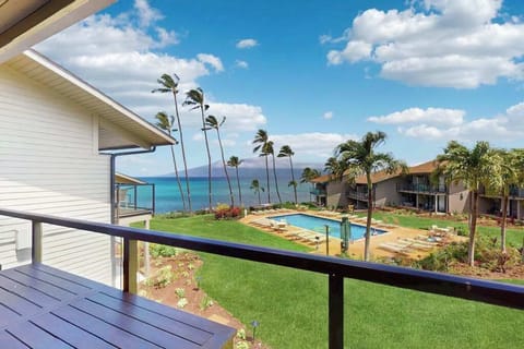 Private Ocean View Lanai With Tropical Breezes