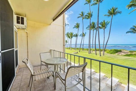 Private Lanai With Front Row Ocean Views
