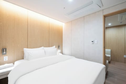 Family Suite, Garden View | Desk, laptop workspace, WiFi (free)