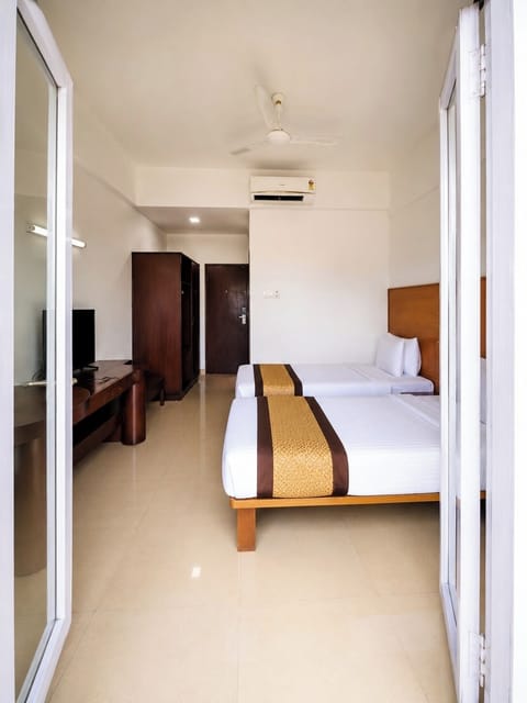 Deluxe Suite | Desk, laptop workspace, WiFi (free)