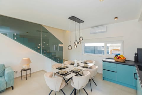 Standard Villa, 3 Bedrooms, 2 Bathrooms (Pool Villa Pomalo) | Dining