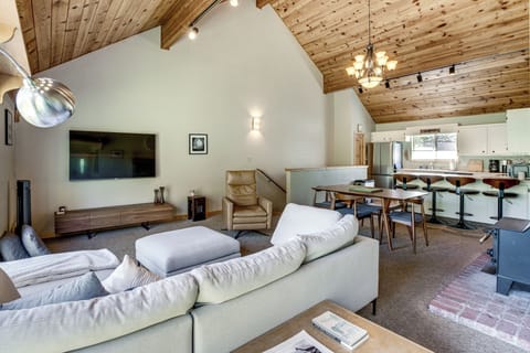 Apartment (4 Bedrooms) | Front of property