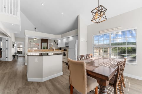 Condo, 3 Bedrooms | Dining