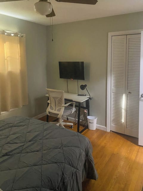 Iron/ironing board, WiFi (free)