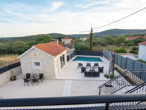 Swimming Pool, Residential Area, Composite Material, Resort, Estate, Outdoor Furniture, Villa, Tile, Shade, Flagstone