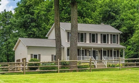 Relax and recharge at this spacious mountain retreat near Front Royal, perfect for families and groups.