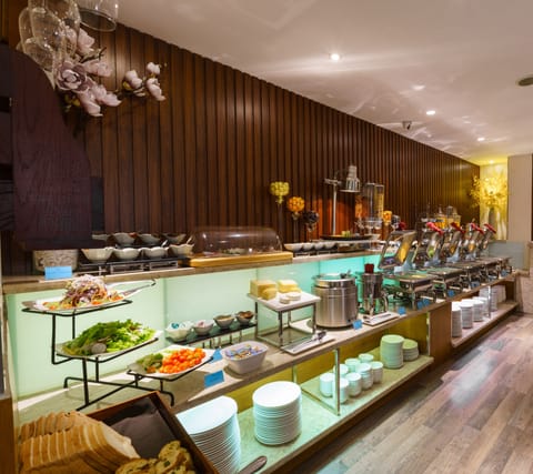 Daily buffet breakfast for a fee