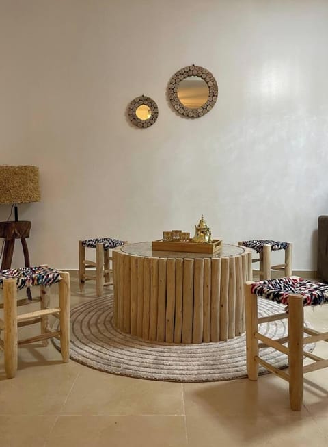 Comfort Apartment, Pool View | Dining