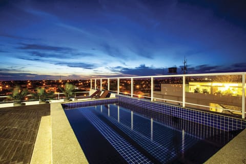 Rooftop Pool (8:00AM - 8:00 PM)