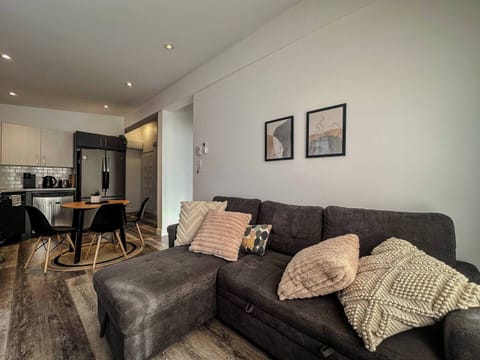 Apartment, Balcony | Living area
