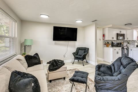 Tarpon Springs Vacation Rental | 2BR | 1BA | 1,000 Sq Ft