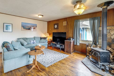 Tillamook Vacation Rental | 3BR | 1.5BA | 1,250 Sq Ft