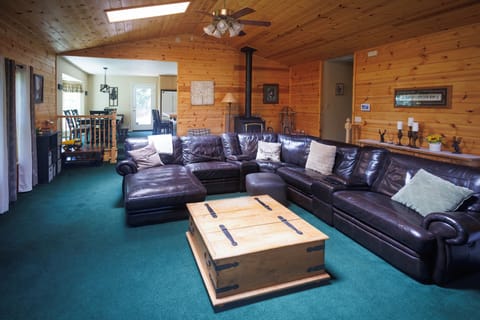 Mi-Wuk Village Vacation Rental | 5BR | 3BA | 2,911 Sq Ft