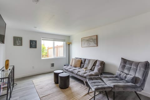 Renton Vacation Rental | 2BR | 1BA | 900 Sq Ft