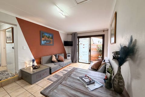 Apartment, 1 Bedroom, Accessible | Living room