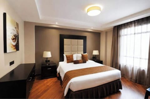 Deluxe Apartment | Iron/ironing board, WiFi (free)