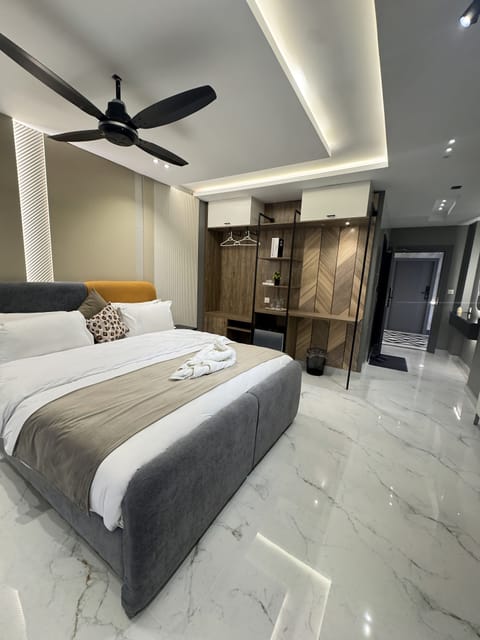 Deluxe Room | Iron/ironing board (on request), WiFi (free)